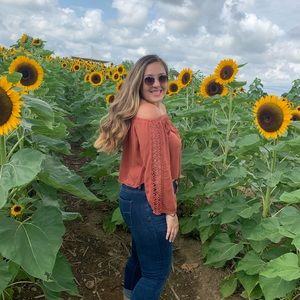 Meet your Posher, Holly